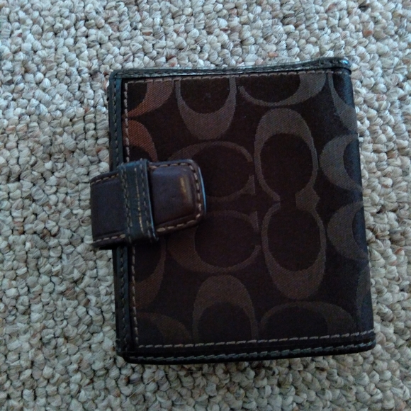 🙈Brown Coach Wallet w/ Snap & Buckle🙈 - Picture 2 of 6
